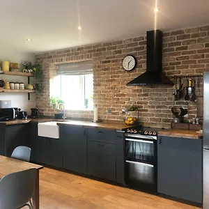 https://tonranny-guest-house-westport.westport-hotels.com